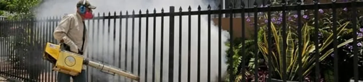 Mosquito control technician fogging a yard perimeter for mosquito reduction in Orlando, FL